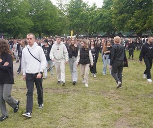 Kortowiada 2025. Koncerty na Plaży Kortowskiej przyciągnęły tłumy. Tak wyglądał drugi dzień imprezy!