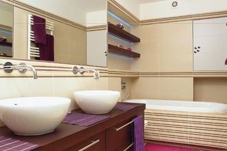 Płytki ceramiczne na ściany i podłogę w łazience. Poznaj rodzaje płytek łazienkowych