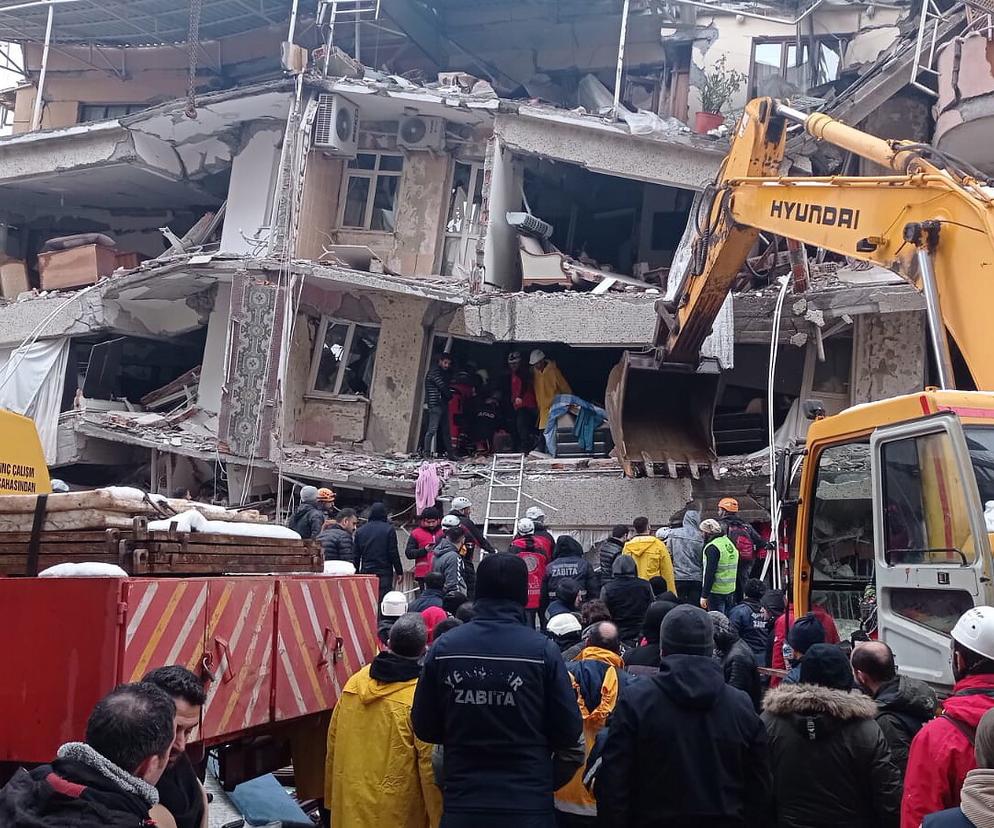 Potężne trzęsienie ziemi w Turcji! Liczba ofiar wciąż rośnie. Jest ponad 2 tysiące rannych 