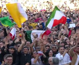 Vivat Papa! Tłumy na Placu Świętego Piotra