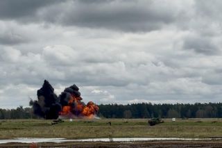 „Żelazna brama-25” w Orzyszu. Szef MON, Władysław Kosiniak-Kamysz obserwuje ćwiczenia wojskowe