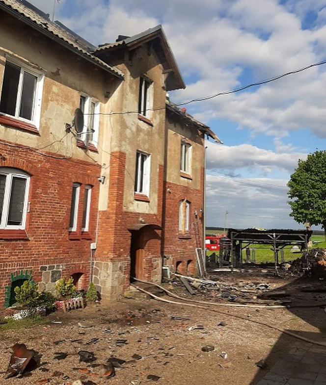 Pożar we wsi Turza Wielka. Poparzone dzieci trafiły do szpitala 