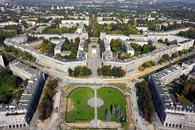 Nowe fontanny, place zabaw i siłownie pod chmurką - to niektóre pomysły zagospodarowania nowohuckich podwórek