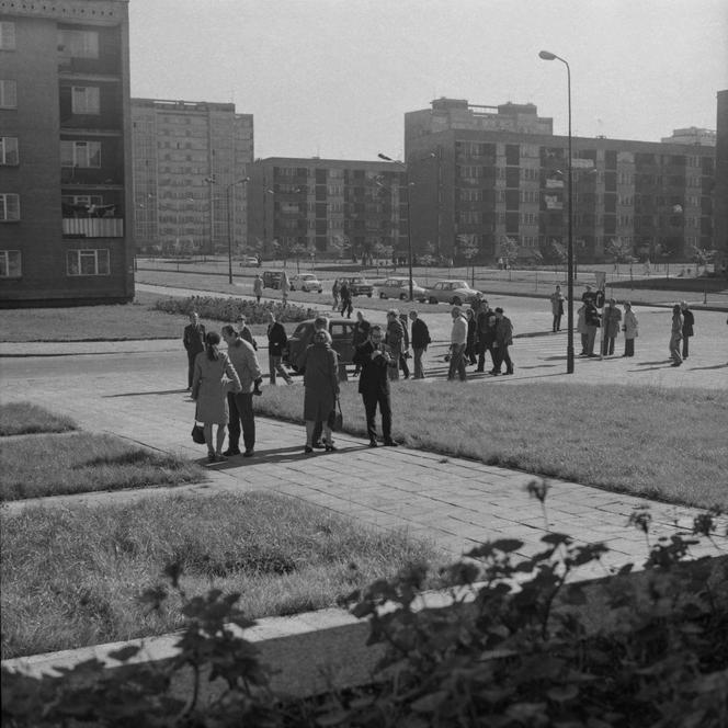 Mieszkańcy na osiedlu D, rok 1974