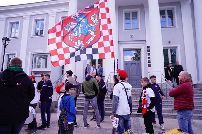 Siatkarze KPS-u z medalami na szyi, dziękowali kibicom za udany sezon