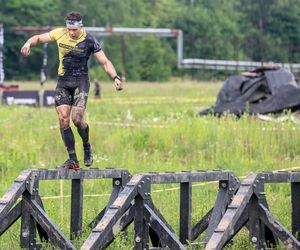 Runmageddon w Katowicach 2025. Błoto, pot i triumf na Hałdzie Kostuchna