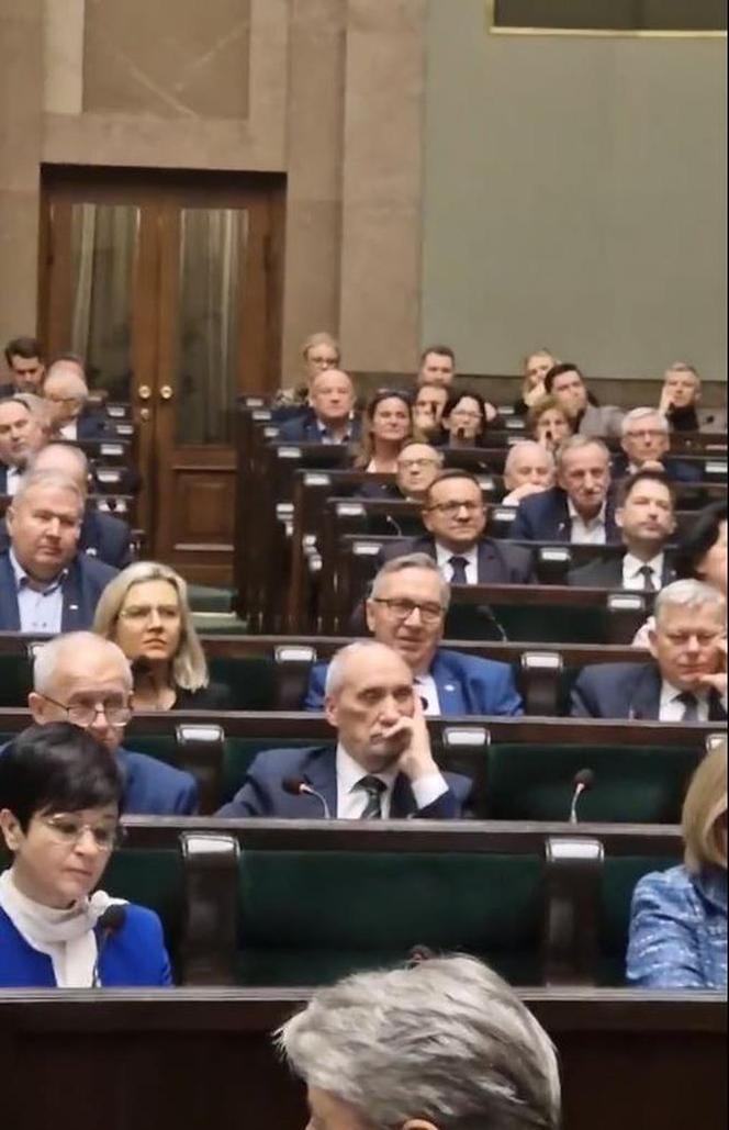 Jachira podeszła do Kaczyńskiego w Sejmie i się zaczęło! Ale draka