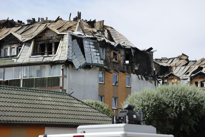 Blok przy ul. Powstańców w Ząbkach po pożarze