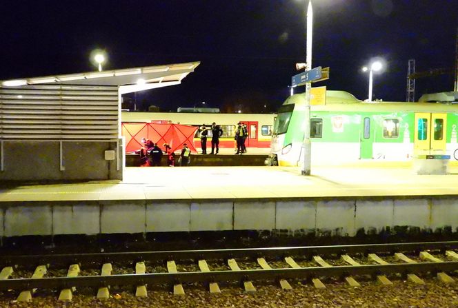 Młody mężczyzna wpadł między peron a pociąg w Warszawie. Został zmiażdżony