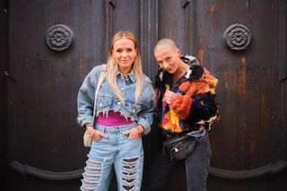 Pierwsza miłość, odcinek 4096. Dominika (Aneta Zając), Karma (Monika Dawidziuk)