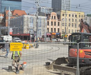 Tramwaje wróciły na Rynek w Katowicach. A to wciąż plac budowy