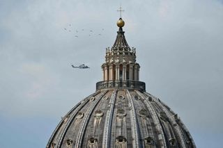 Snajperzy na dachach w Watykanie. Nadzwyczajne środki