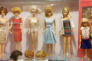 Zabawki z dawnych lat. Lalki, samochodziki, bączki i wiele innych. Pamiętasz je jeszcze? 