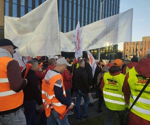 Protest w Katowicach. Tysiące związkowców na ulicach. Padły mocne słowa o „zbrodniczej ideologii”