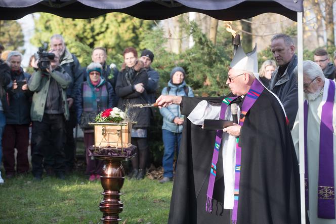 Pogrzeb Piotra Szczęsnego, który podpalił się pod Pałacem Kultury w Warszawie