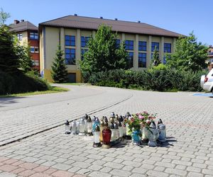 Kolorowe kwiaty i morze łez na pogrzebie Katarzyny z Raby Wyżnej. Zazdrosny mąż zabił ją 10 metrów od domu