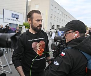 Niecodzienny strój Krzysztofa Stanowskiego na debacie TVP. Założył bluzę. Ma przesłanie 