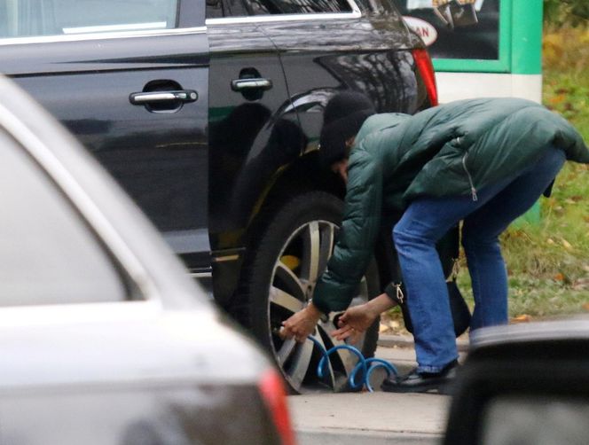 Marta Kaczyńska jak mechanik! Sama sobie radzi z autem