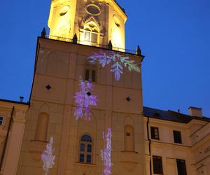 Świąteczna iluminacja ozdabia Wieżę Trynitarską w Lublinie 2023