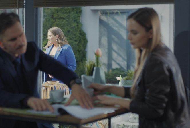 M jak miłość, odcinek 1877: Anita (Melania Grzesiewicz), Kamil (Marcin Bosak), dziennikarka