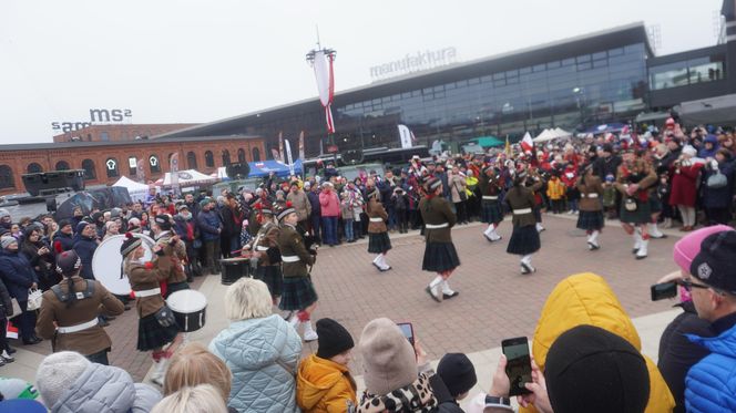 Łódzki Piknik Niepodległościowy. Mieszkańcy świętowali w Manufakturze [ZDJĘCIA]