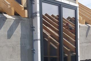 Ciepły montaż okien i drzwi – jakie wkręty wybrać? 