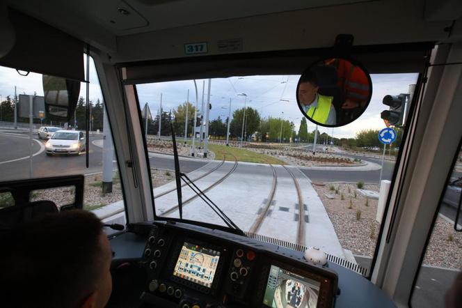 Toruń: Historyczny moment za nami. Pierwszy tramwaj pojechał na JAR. Zdjęcia z przejazdu technicznego