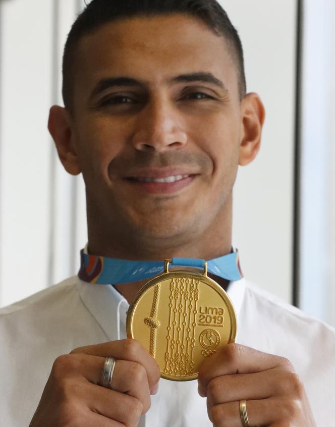 Ruben Limardo - olimpijczyk wozi jedzenie