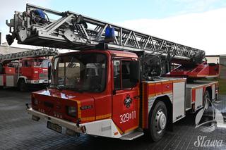 Nowy wóz dla strażaków-ochotników ze Sławy. Ma specjalną drabinę