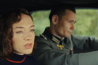 Zatoka szpiegów, odcinek 13. Eva (Sonia Mietielica), Franz (Bartosz Gelner)