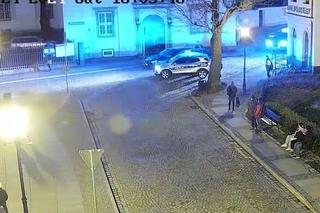 Szaleńczy pościg na ulicach Świdnicy. 26-latek prawie wjechał w manifestantów, zniszczył cztery samochody [Film]