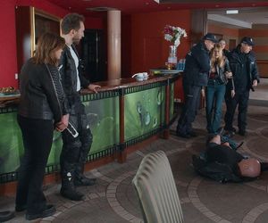 Na sygnale odc. 728. Piotrek (Dariusz Wieteska), Martyna (Monika Mazur), Max (Piotr Zelt), Niunia (Katarzyna Dominiak), pracownik (Maarten Eiche), inspektor Urszula Krzaklewska (Małgorzata Tuszyńska)