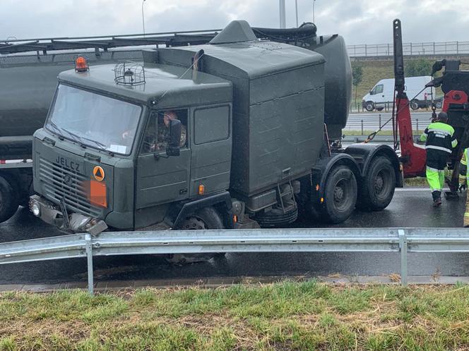 Wypadek wojskowej cysterny pod Warszawą