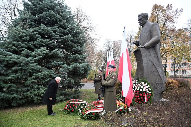 Jarosław Kaczyński wraz z delegacją PiS złożył wieńce przed pomnikami Ojców Niepodległości