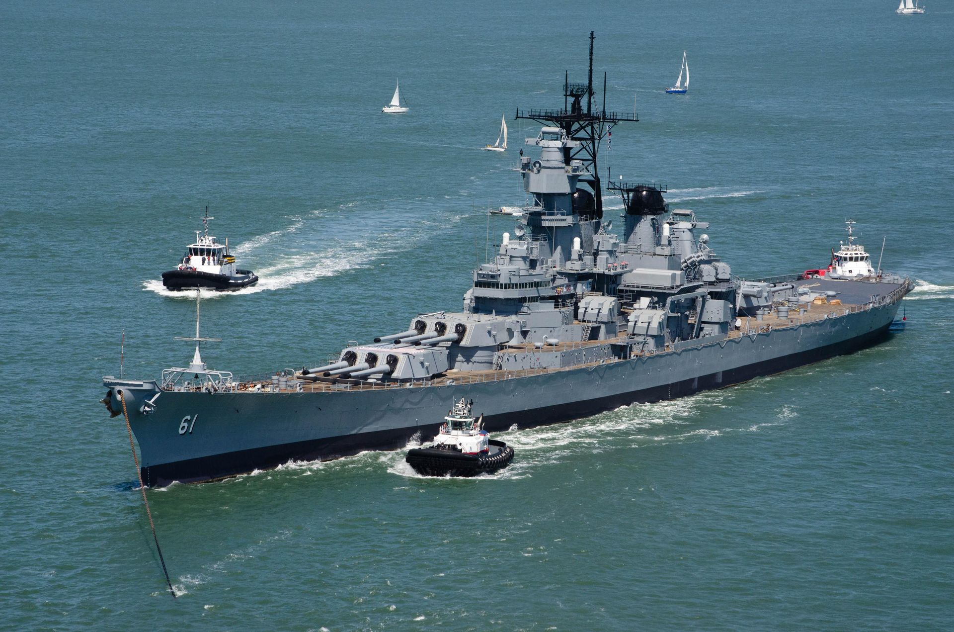 Trump rozważa powrót pancerników do US Navy. Czy era wielkich dział wróci na ocean?