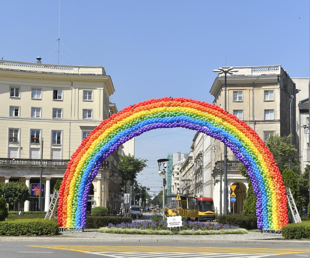 Tęcza LGBT+ na placu Zbawiciela