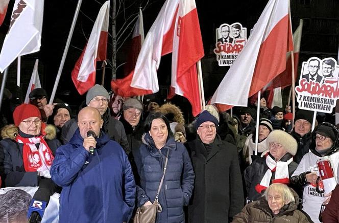 Manifestacja pod więzieniem, w którym przebywa Maciej Wąsik