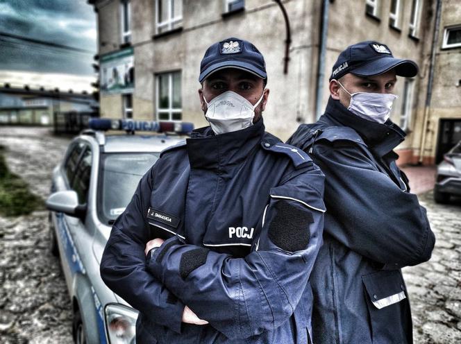 Szczuczyn. Policjanci uratowali mężczyznę z pożaru [ZDJĘCIA]