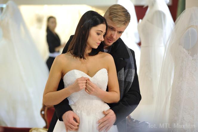 M jak miłość odc. 1206. Artur (Tomasz Ciachorowski), Iza Lewińska (Adriana Kalska)