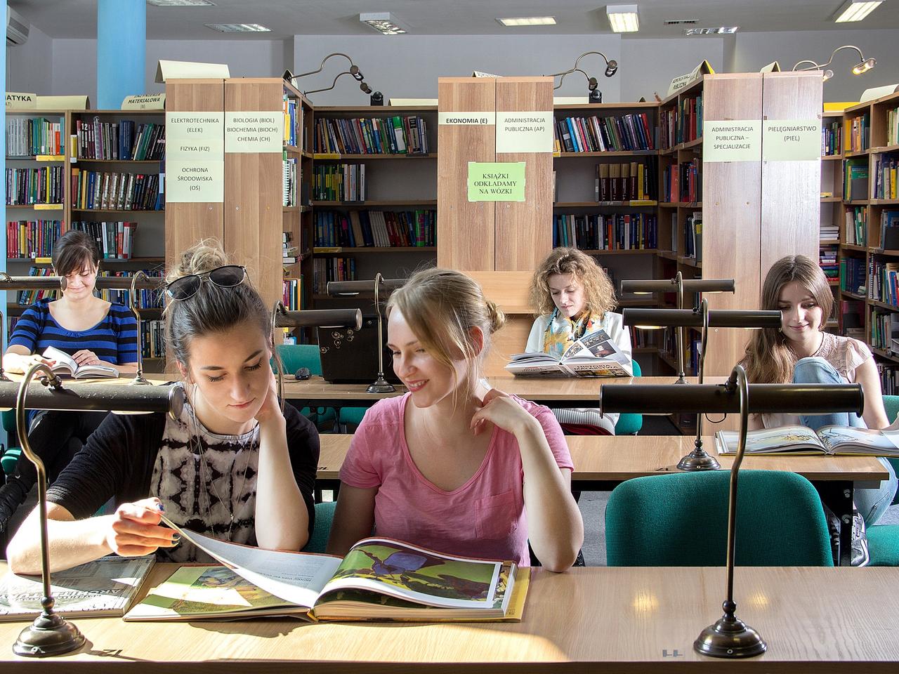  Październik 2022 - wolne. Kiedy są święta i nie idziemy do szkoły?