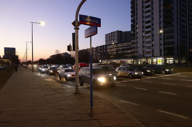 Gigantyczne korki na Ostrobramskiej. Wszystkiemu winien nowy buspas 