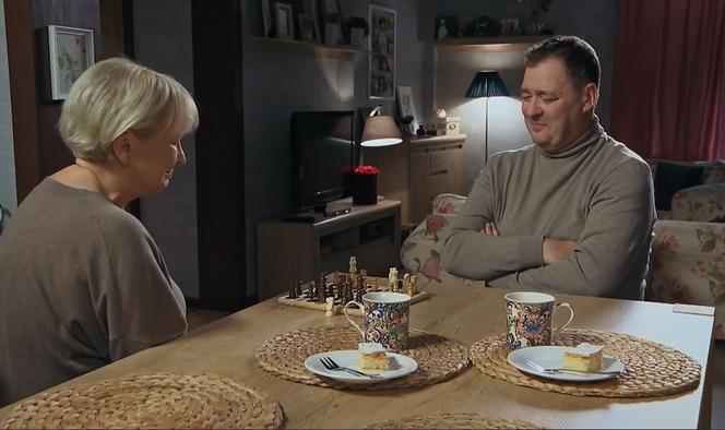Barwy szczęścia, odc. 2677. Basia (Sławomira Łozińska), Artur Chowański (Jacek Rozenek) 