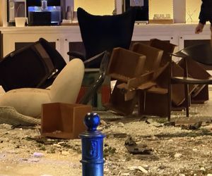 Warszawa. Totalna demolka. Audi wjechało w restaurację 