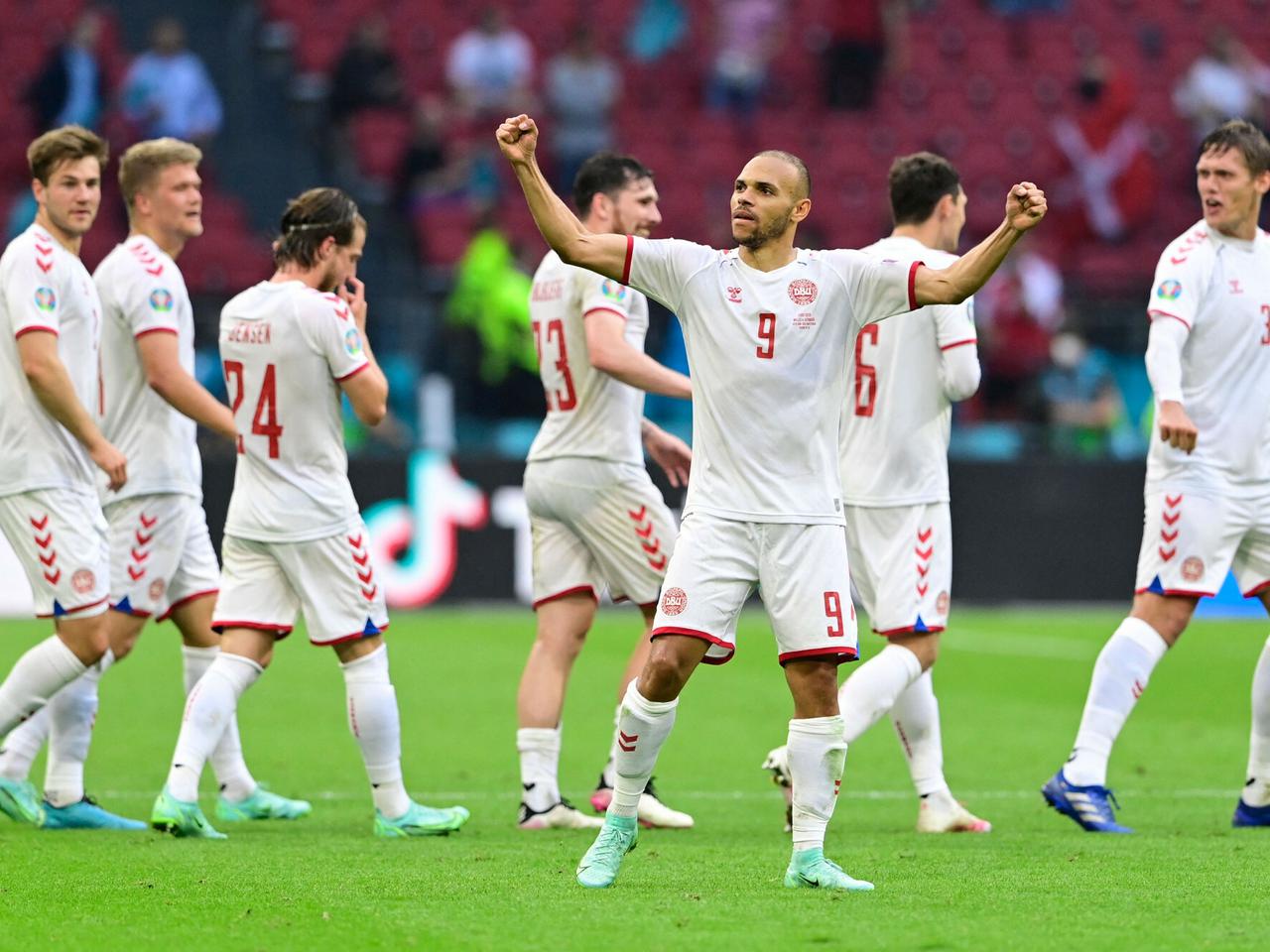 EURO 2020 - wzruszające oświadczyny na meczu. To dowód, że futbol wpływa na miłość!