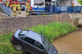 Skoda zanurkowała w Wątoku. Utrudnienia na ważnej trasie wylotowej z Tarnowa