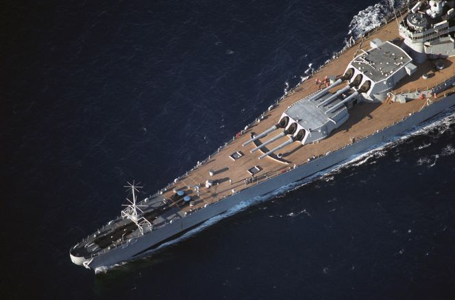 Trump rozważa powrót pancerników do US Navy. Czy era wielkich dział wróci na ocean?