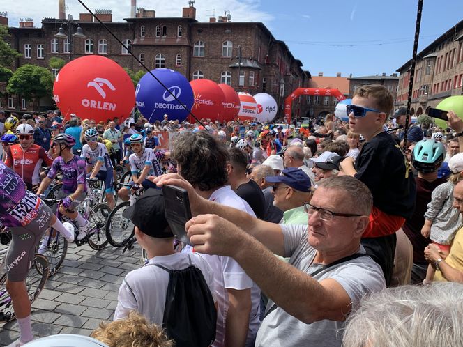Tour de Pologne 2025. Start w Katowicach Nikiszowcu