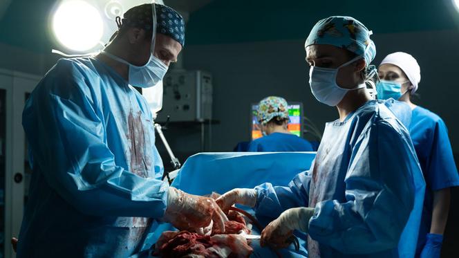 Na dobre i na złe odcinek 836 - opis, streszczenie: Piotr Korban umiera na stole operacyjnym 