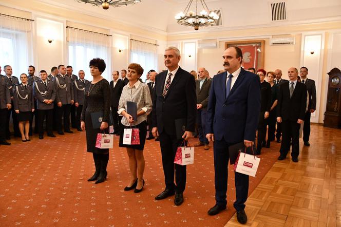 Białystok. Od 30 lat są związani z policją. Zobacz kto został wyróżniony