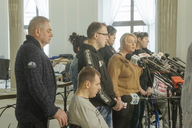 Osoby z niepelnosprawnosciami i ich opiekunowie wzwnowili protest w Sejmie